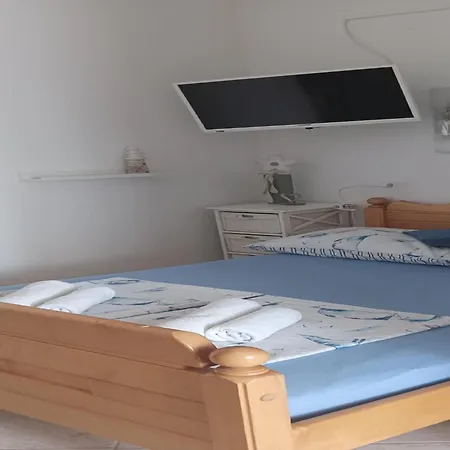 Modern In With Garden Starigrad Paklenica