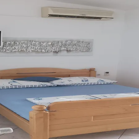 Modern In With Garden Appartamento Starigrad Paklenica