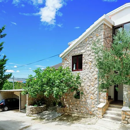 Modern In With Garden