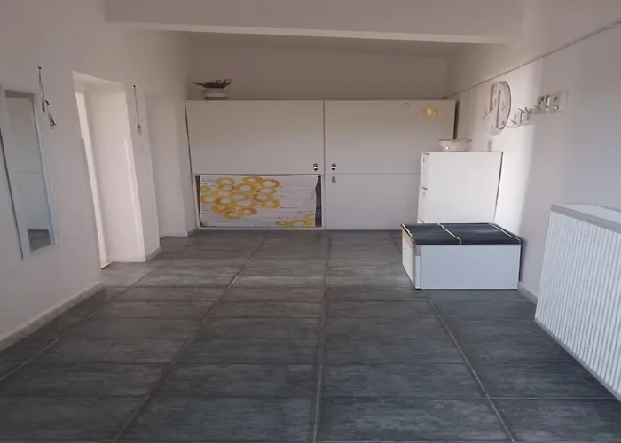 شقة Modern In With Garden *