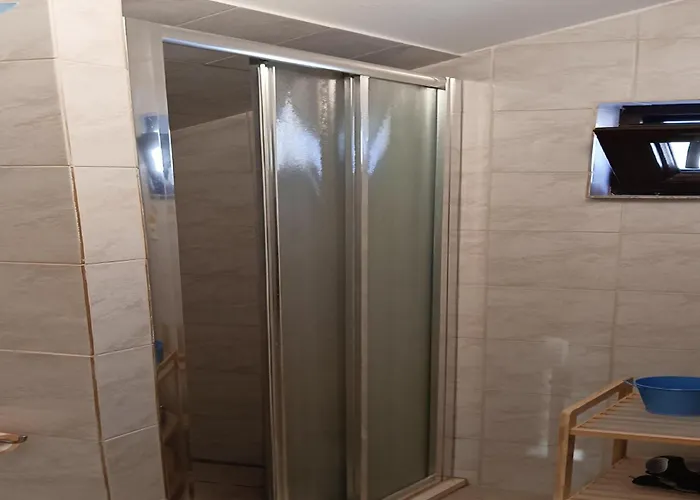 Modern In With Garden ستاريغغاد باكلينتسا