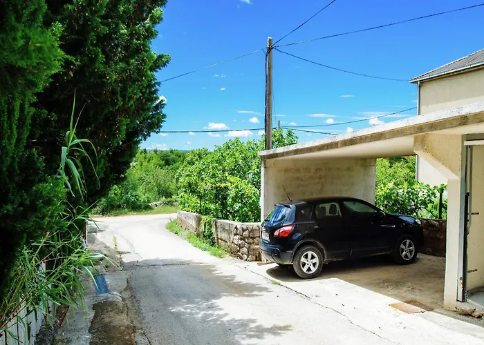 Modern Apartment In Starigrad With Garden