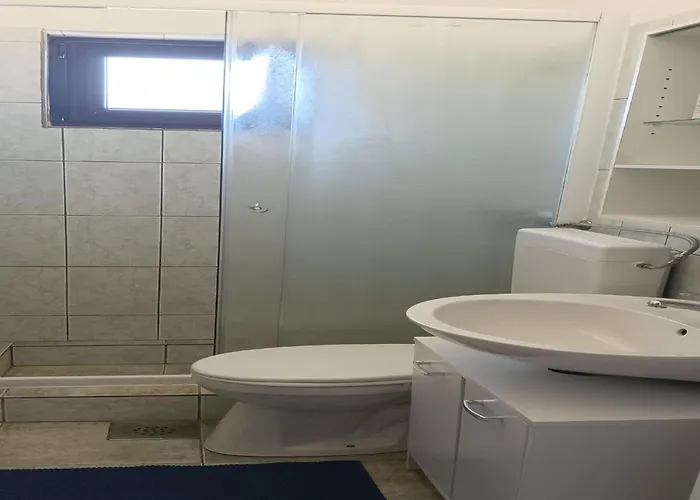 Modern In With Garden شقة *