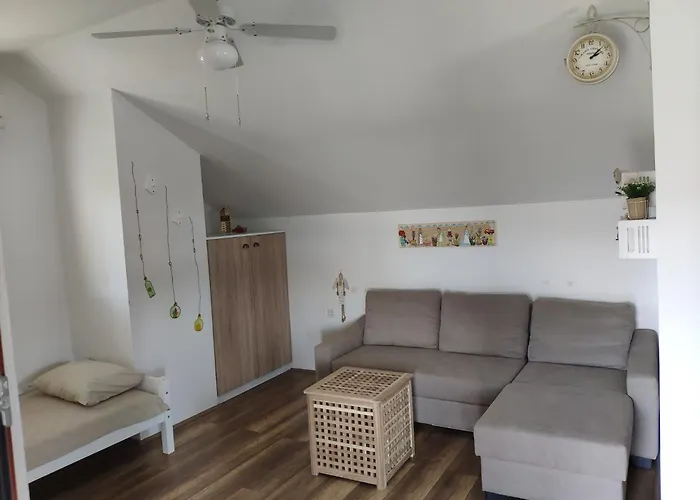 شقة Modern In With Garden *