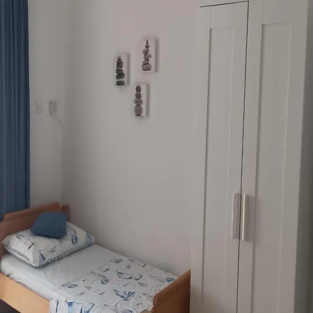 Apartman Modern In With Garden