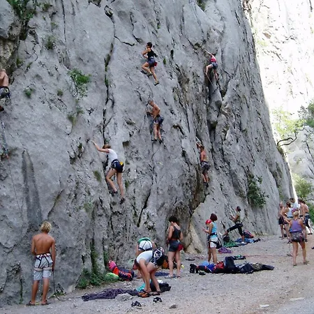 Modern In With Garden Apartament Starigrad Paklenica