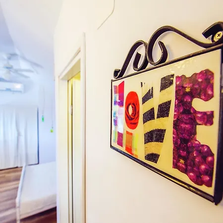 Modern In With Garden Apartament