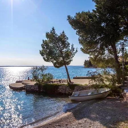 Modern In With Garden Apartament Starigrad Paklenica