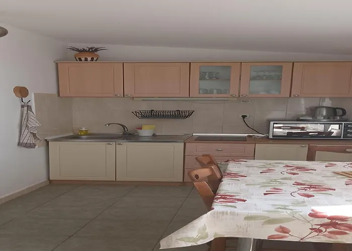 Modern In With Garden Appartamento Starigrad Paklenica