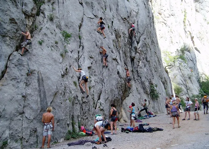 Modern In With Garden Appartamento Starigrad Paklenica